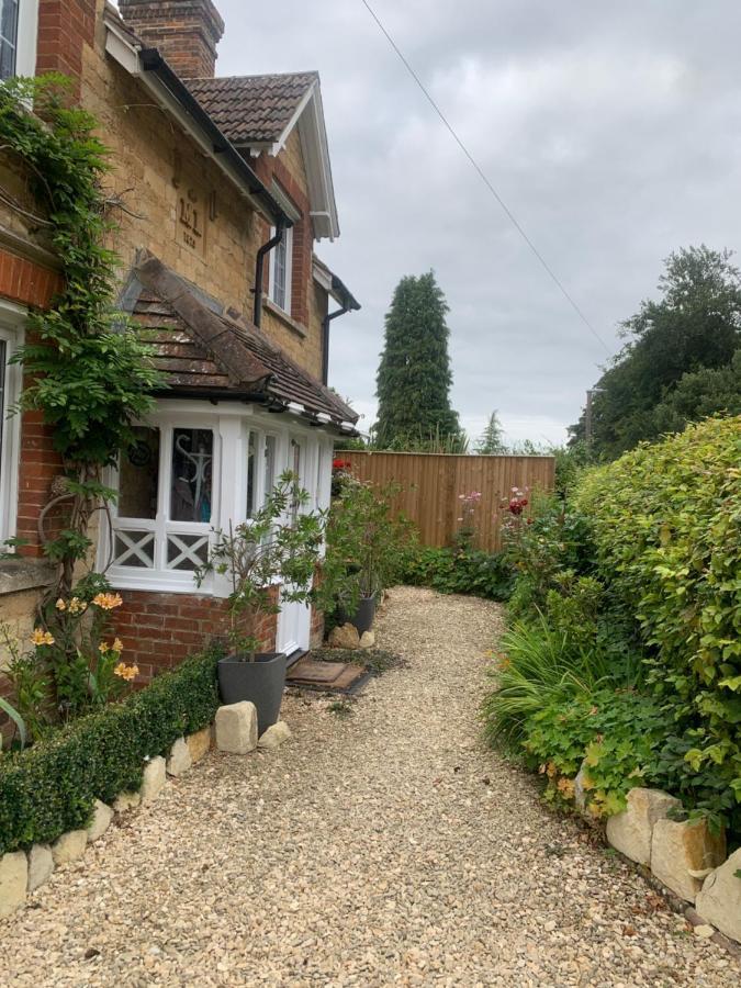 Sunshine Cottage Studley (Wiltshire) Exterior foto